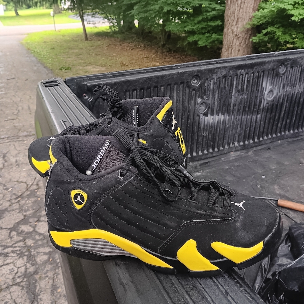 Jordan 14 retro thunder